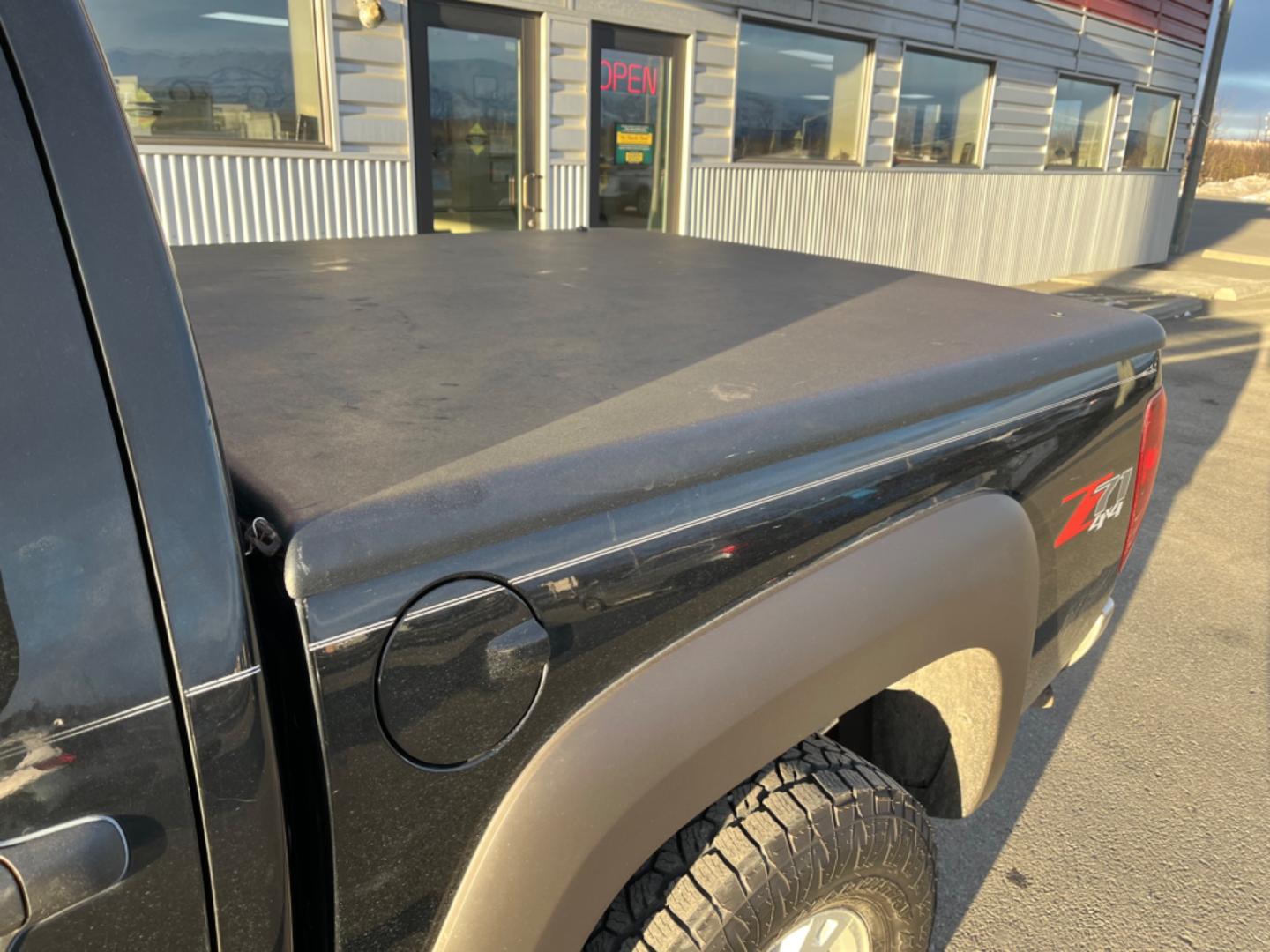 2006 Black /Black Chevrolet Colorado LT1 Crew Cab 4WD (1GCDT136268) with an 3.5L L5 DOHC 20V engine, 4-Speed Automatic Overdrive transmission, located at 1960 Industrial Drive, Wasilla, 99654, (907) 274-2277, 61.573475, -149.400146 - Photo#7